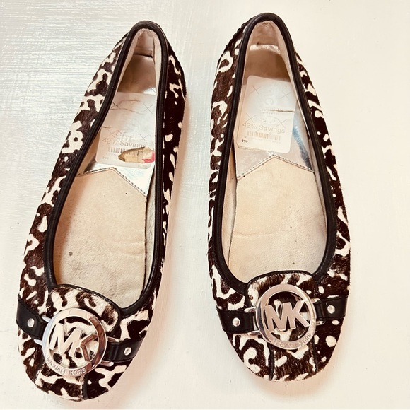 MK LOGO MICHAEL KORS  Animal Print Black White Brown LEATHER FLATS Size 6 M - Picture 8 of 12